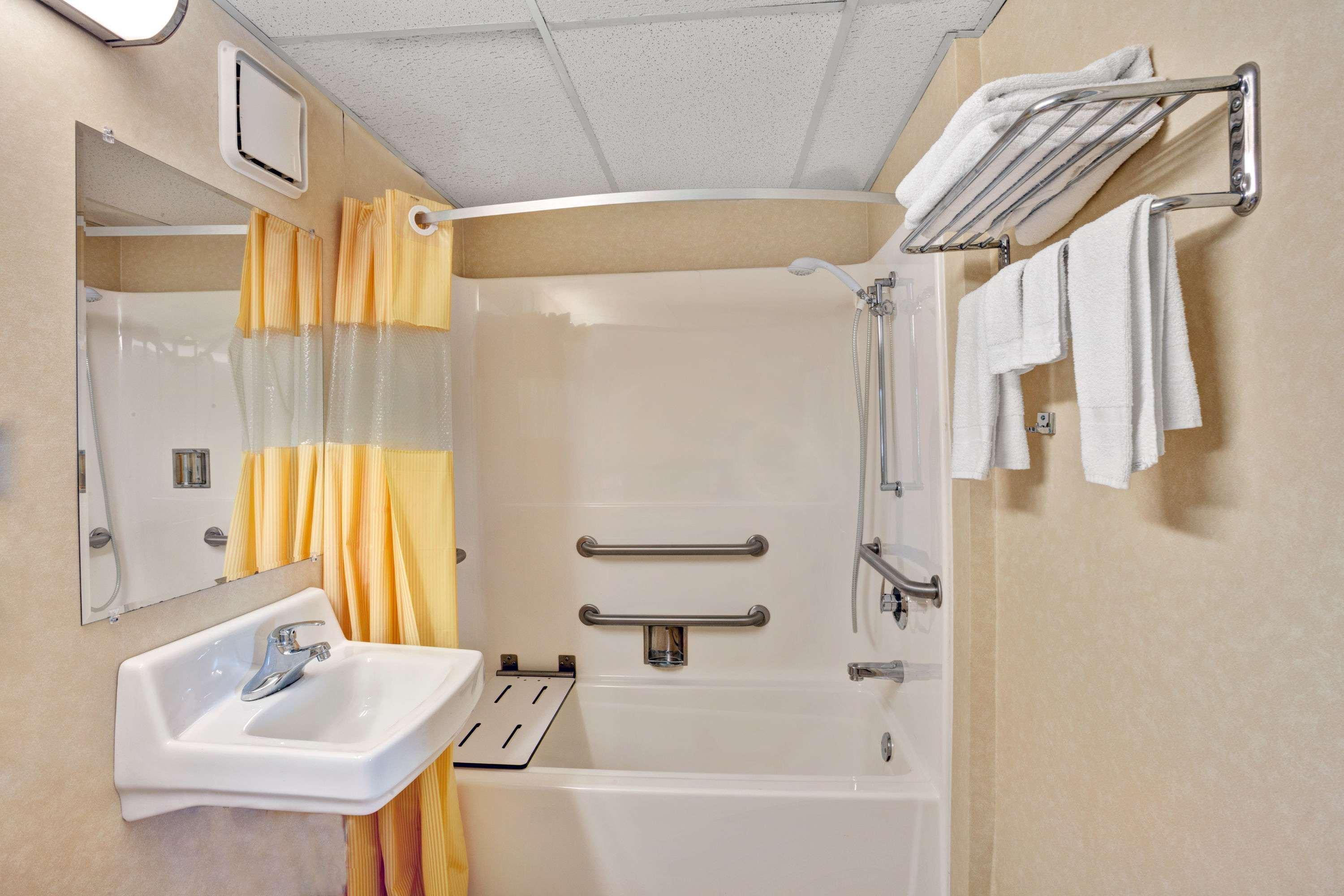 Days Inn By Wyndham Louisville Airport Fair And Expo Center Kültér fotó