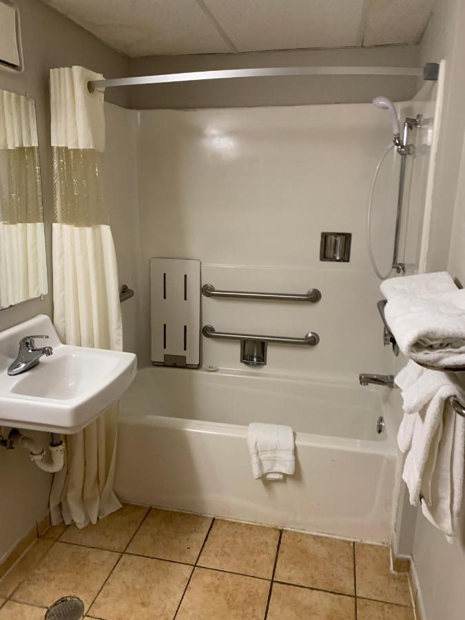 Days Inn By Wyndham Louisville Airport Fair And Expo Center Kültér fotó