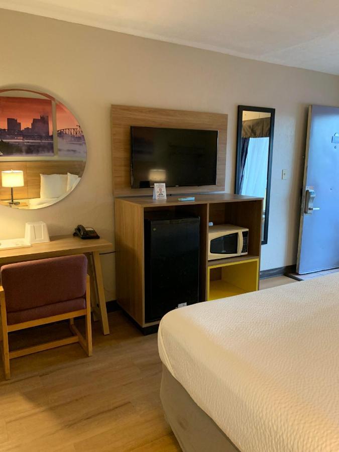 Days Inn By Wyndham Louisville Airport Fair And Expo Center Kültér fotó