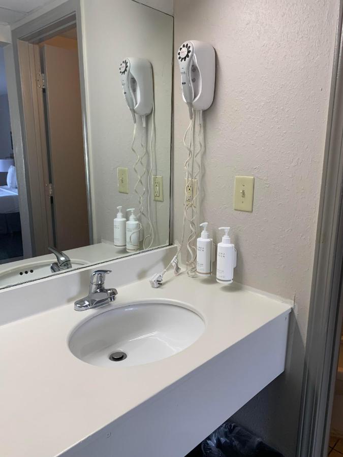 Days Inn By Wyndham Louisville Airport Fair And Expo Center Kültér fotó