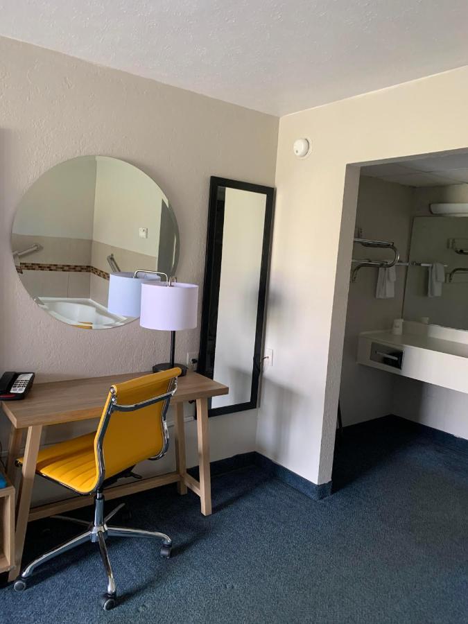 Days Inn By Wyndham Louisville Airport Fair And Expo Center Kültér fotó
