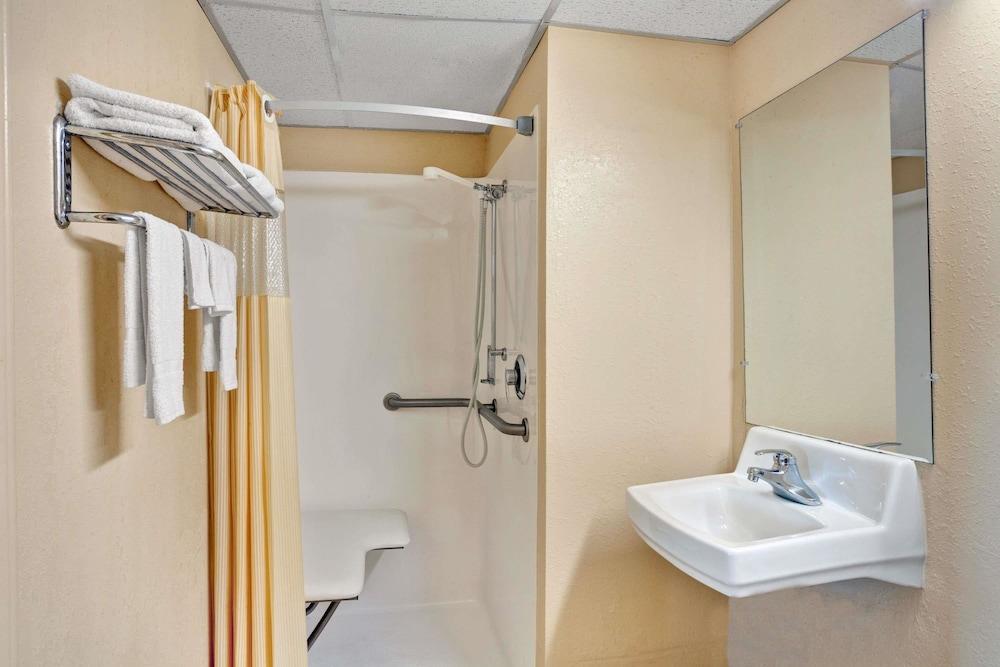 Days Inn By Wyndham Louisville Airport Fair And Expo Center Kültér fotó