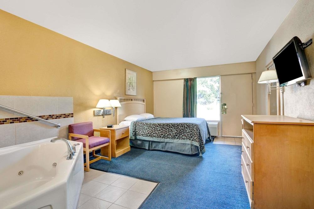 Days Inn By Wyndham Louisville Airport Fair And Expo Center Kültér fotó