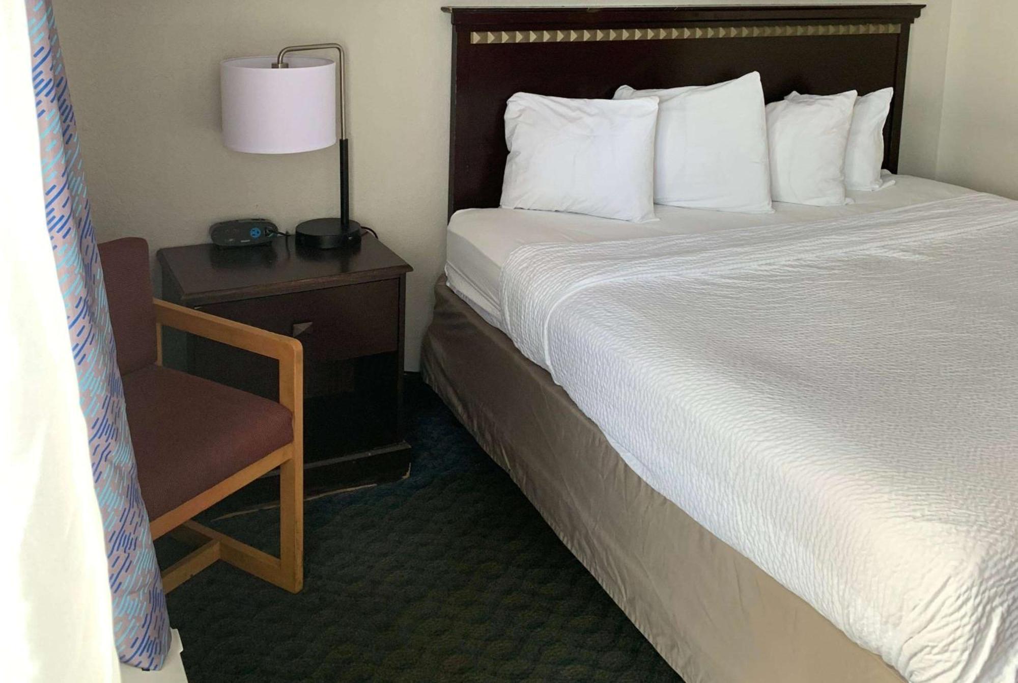 Days Inn By Wyndham Louisville Airport Fair And Expo Center Kültér fotó