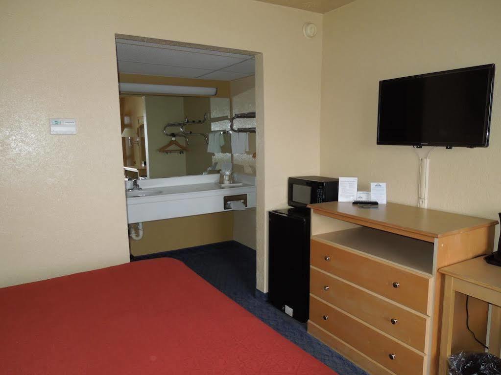 Days Inn By Wyndham Louisville Airport Fair And Expo Center Kültér fotó